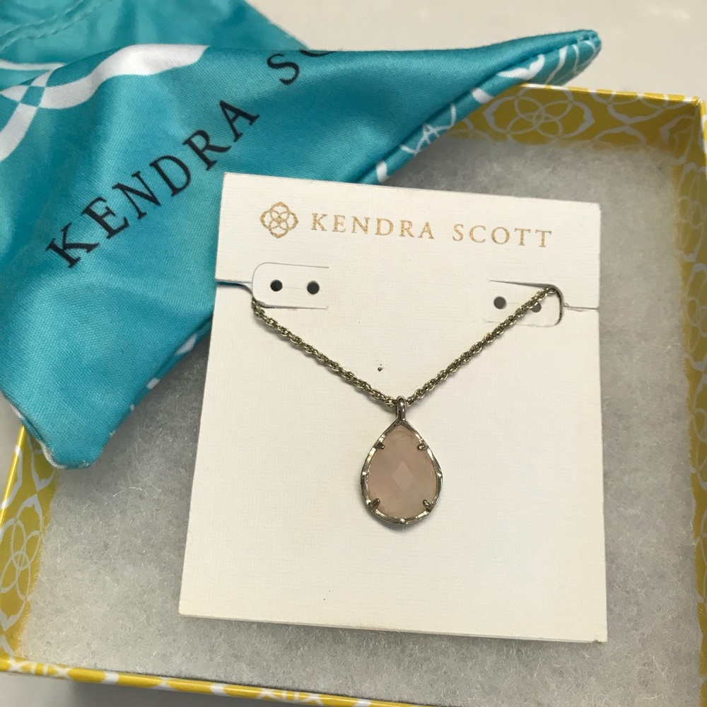 Kendra Scott necklace